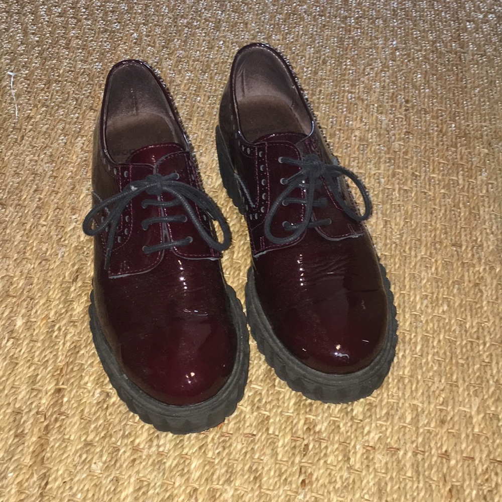 maroon platform patent leather spanish shoes